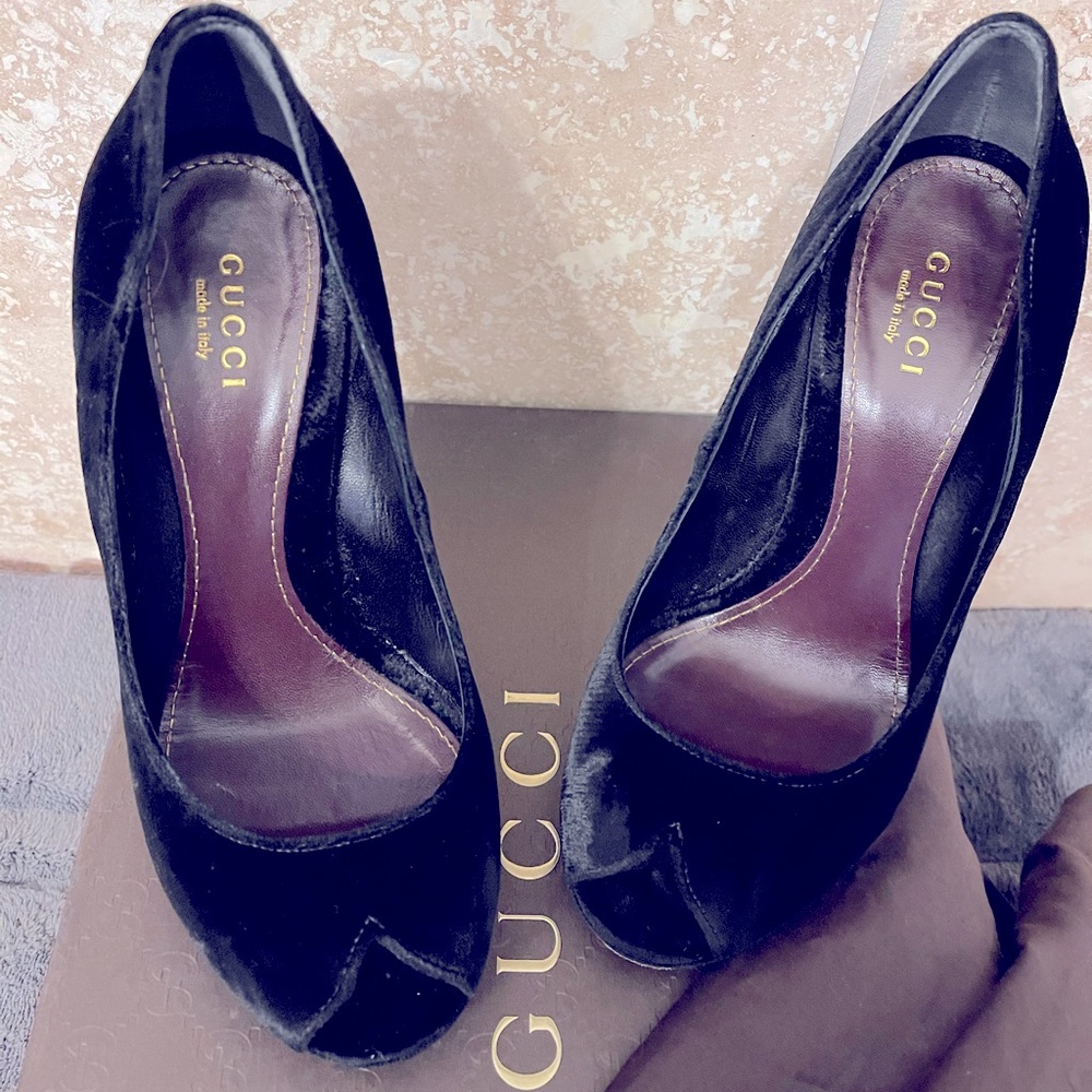 Gucci pumps. Black velvet. Size 36